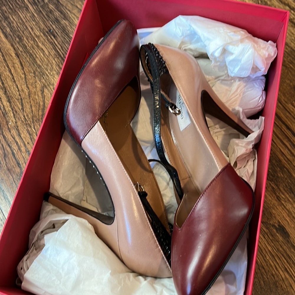 Valentino size 39 two tone shoes brown/nude